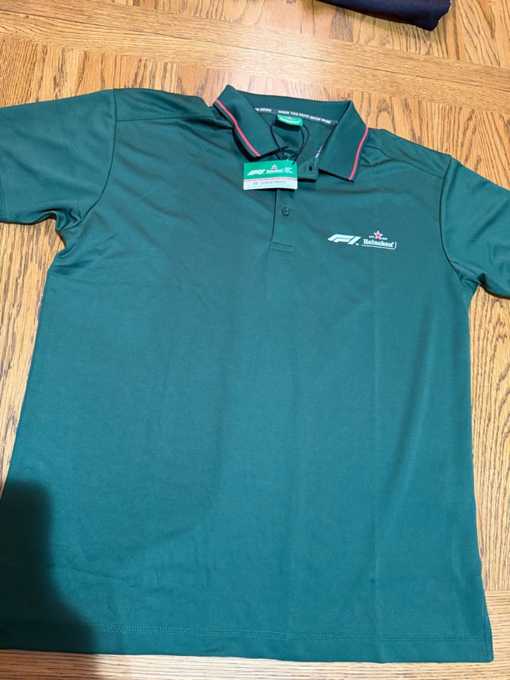 Heineken Fórmula 1 Green Polo with Red-Trim Collar